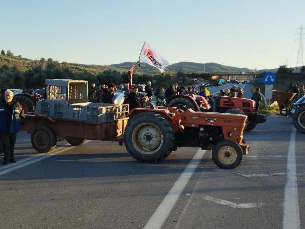 Μπλόκο στην ΕΟ Σπάρτης-Γυθείου: Συμβολικός αποκλεισμός από αγρότες