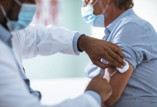 Αλλεργίες και εμβόλιο – Τι δείχνει νέα έρευνα για όσους έχουν ιστορικό