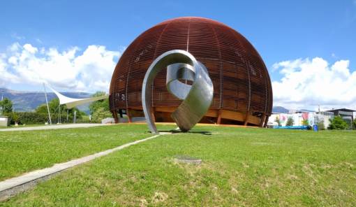 &Alpha;&pi;ό &tau;&alpha; &sigma;&chi;&omicron;&lambda;&epsilon;ί&alpha; &tau;&eta;&sigmaf; &Lambda;&alpha;&kappa;&omega;&nu;ί&alpha;&sigmaf; &sigma;&tau;&alpha; ά&delta;&upsilon;&tau;&alpha; &tau;&omicron;&upsilon; CERN