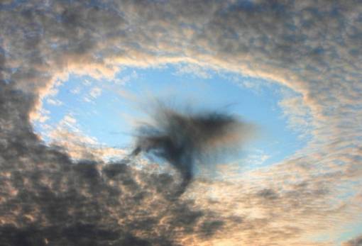 Σύννεφα σε σχήμα…UFO σήμαναν συναγερμό στη NASA