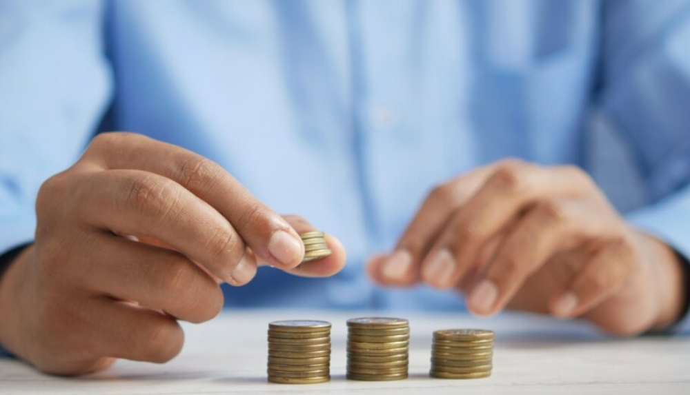 &Pi;&rho;&omicron;ϋ&pi;&omicron;&lambda;&omicron;&gamma;&iota;&sigma;&mu;ό&sigmaf;: &Alpha;&nu;ά&pi;&tau;&upsilon;&xi;&eta; 2,3% &kappa;&alpha;&iota; &pi;&lambda;&epsilon;ό&nu;&alpha;&sigma;&mu;&alpha; 2,5% &tau;&omicron;&upsilon; &Alpha;&Epsilon;&Pi; &tau;&omicron; 2025