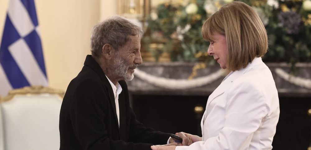 Παρασημοφόρηση του Μανιάτη Σταύρου Ξαρχάκου από την Πρόεδρο της Δημοκρατίας (ΦΩΤΟ)