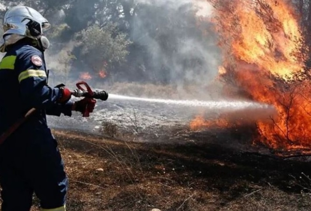 &Phi;&omega;&tau;&iota;έ&sigmaf; &sigma;&epsilon; &Kappa;&omicron;&nu;ά&kappa;&iota;&alpha; &Gamma;&upsilon;&theta;&epsilon;ί&omicron;&upsilon;, &kappa;ά&mu;&pi;&omicron; &Mu;&omicron;&lambda;ά&omega;&nu; &kappa;&alpha;&iota; &Pi;&epsilon;&tau;&rho;ί&nu;&alpha;