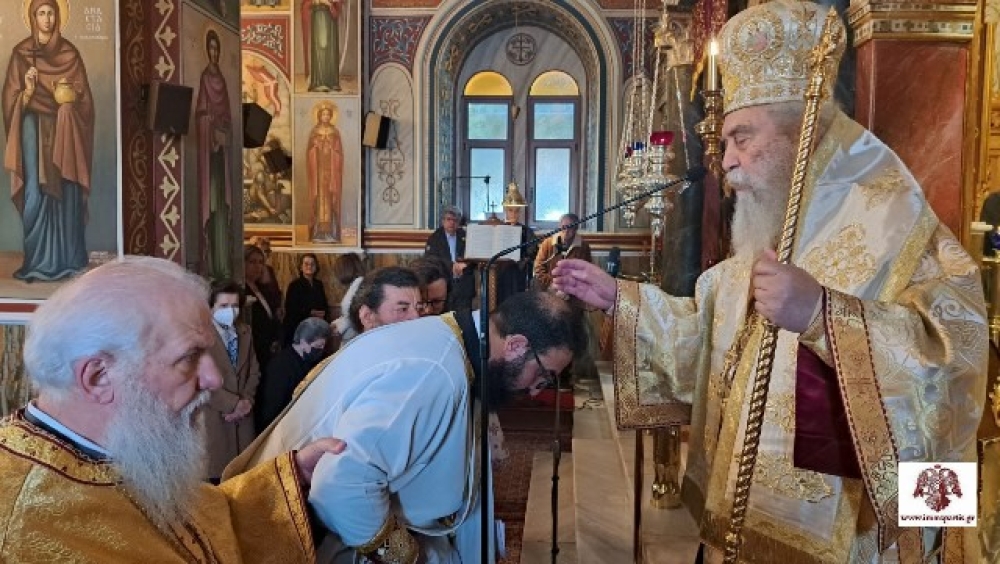 &Epsilon;&iota;&sigmaf; &pi;&rho;&epsilon;&sigma;&beta;ύ&tau;&epsilon;&rho;&omicron;&nu; &chi;&epsilon;&iota;&rho;&omicron;&tau;&omicron;&nu;ί&alpha; &pi;. &Pi;&alpha;&nu;&alpha;&gamma;&iota;ώ&tau;&eta; &Chi;&rho;&iota;&sigma;&tau;ά&kappa;&eta;