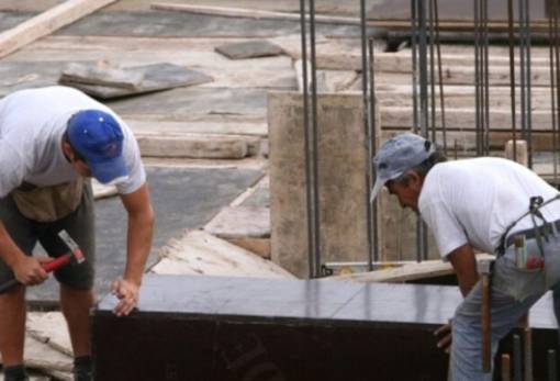 ΕΚ Λακωνίας για θερμική καταπόνηση: Προστατεύοντας την υγεία και την ασφάλεια των εργαζομένων