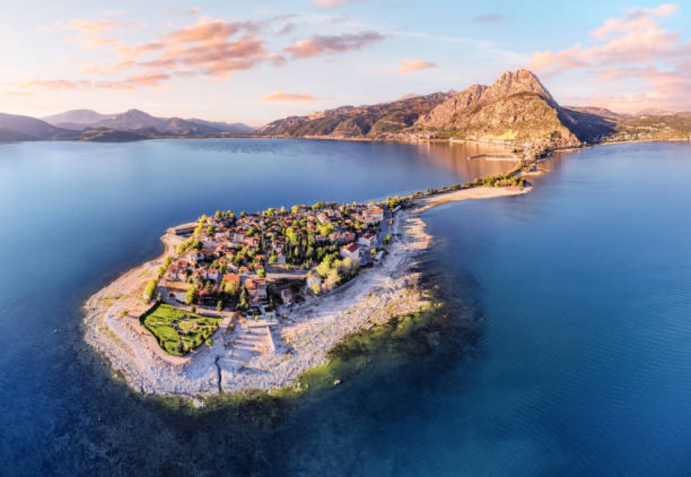 &Eta; &Sigma;&pi;ά&rho;&tau;&eta; &tau;&alpha;&xi;&iota;&delta;&epsilon;ύ&epsilon;&iota;  &sigma;&tau;&eta;&hellip; &Sigma;&pi;ά&rho;&tau;&eta;