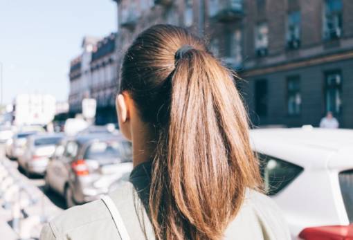 Το κόλπο που θα δώσει όγκο στην κοτσίδα σου