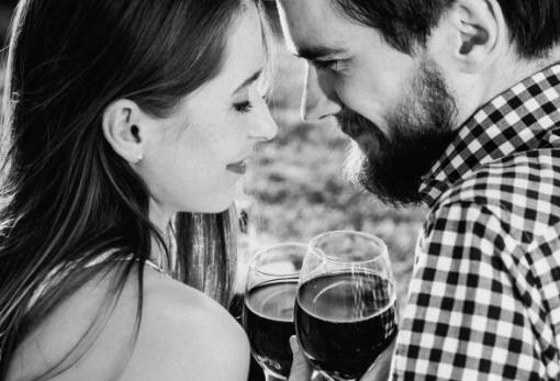 Tolyamory: Η νέα «γκρίζα ζώνη» στις σχέσεις που προκαλεί συζητήσεις