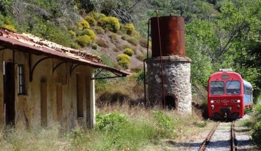 &Sigma;&tau;&eta; &Beta;&omicron;&upsilon;&lambda;ή &alpha;&pi;ό &Beta;&epsilon;&lambda;ό&pi;&omicron;&upsilon;&lambda;&omicron; &eta; &pi;&rho;&omicron;&omicron;&pi;&tau;&iota;&kappa;ή έ&lambda;&epsilon;&upsilon;&sigma;&eta;&sigmaf; &tau;&rho;έ&nu;&omicron;&upsilon; &sigma;&tau;&eta; &Lambda;&alpha;&kappa;&omega;&nu;ί&alpha;