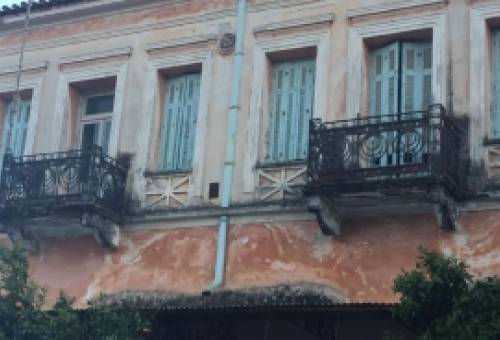 Έργο-φάντασμα στο Καστόρι το κτίριο Σπυρόπουλου