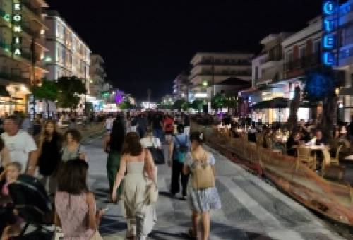 Τόνωση αγοράς και διασκέδαση στη «Λευκή Νύχτα» (ΦΩΤΟ-VIDEO)