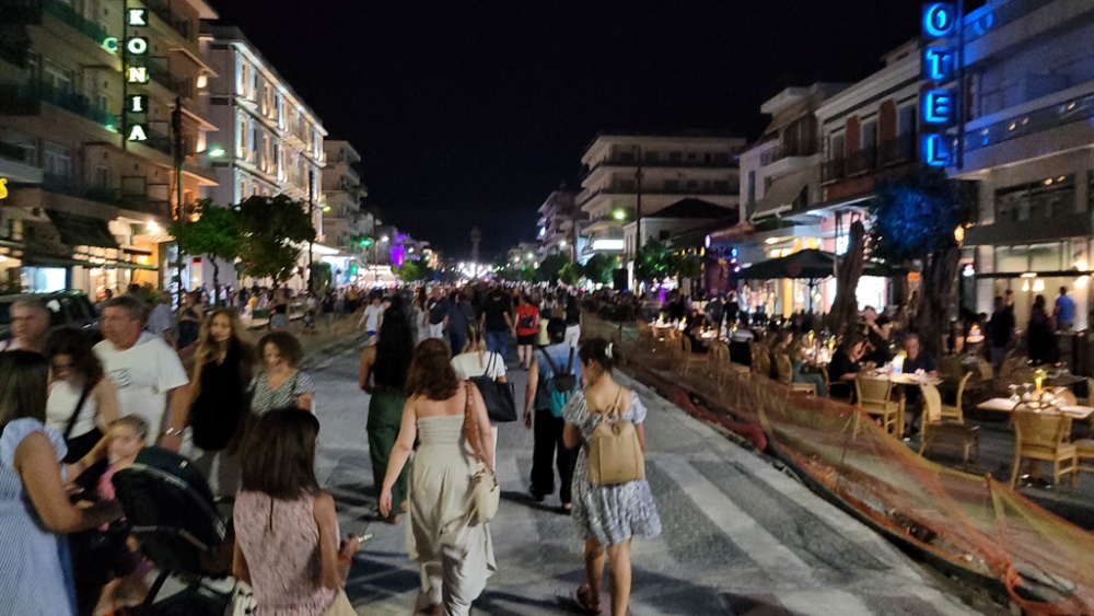 Τόνωση αγοράς και διασκέδαση στη «Λευκή Νύχτα» (ΦΩΤΟ-VIDEO)