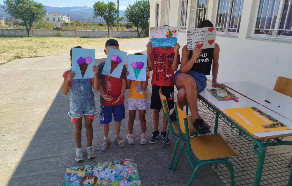 &Eta; &delta;&eta;&mu;&iota;&omicron;&upsilon;&rho;&gamma;&iota;&kappa;ή &alpha;&pi;&alpha;&sigma;&chi;ό&lambda;&eta;&sigma;&eta; &sigma;&tau;&omicron; &epsilon;&pi;ί&kappa;&epsilon;&nu;&tau;&rho;&omicron; &Theta;&epsilon;&rho;&iota;&nu;&omicron;ύ &Sigma;&chi;&omicron;&lambda;&epsilon;ί&omicron;&upsilon; &gamma;&iota;&alpha; &pi;&alpha;&iota;&delta;&iota;ά &Rho;&omicron;&mu;ά &sigma;&tau;&iota;&sigmaf; &Alpha;&mu;ύ&kappa;&lambda;&epsilon;&sigmaf;