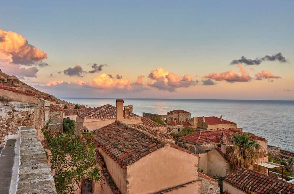 &laquo;&Omicron;ί&nu;&omicron;&sigmaf; &omicron; &alpha;&gamma;&alpha;&pi;&eta;&tau;ό&sigmaf;&raquo; &sigma;&tau;&eta; &Mu;&omicron;&nu;&epsilon;&mu;&beta;&alpha;&sigma;&iota;ά