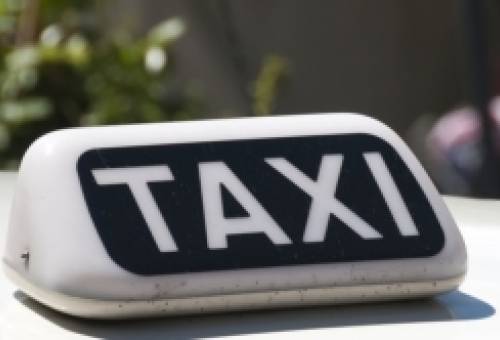 Κούρσα προς τη «σύγκρουση» για τα ταξί της Πελοποννήσου