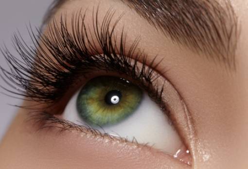 Ο τρόπος για να κάνεις πιο πυκνές τις βλεφαρίδες σου