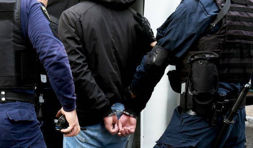 &Sigma;ύ&lambda;&lambda;&eta;&psi;&eta; &delta;ύ&omicron; &alpha;&tau;ό&mu;&omega;&nu; &gamma;&iota;&alpha; &delta;&iota;&alpha;&kappa;&epsilon;&kappa;&rho;&iota;&mu;έ&nu;&eta; &pi;&epsilon;&rho;ί&pi;&tau;&omega;&sigma;&eta; &kappa;&lambda;&omicron;&pi;ή&sigmaf; &sigma;&tau;&eta; &Lambda;&alpha;&kappa;&omega;&nu;ί&alpha;