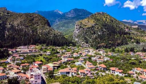 Έ&rho;&chi;&epsilon;&tau;&alpha;&iota; &nu;έ&alpha; &tau;&omicron;&upsilon;&rho;&iota;&sigma;&tau;&iota;&kappa;ή &epsilon;&pi;έ&nu;&delta;&upsilon;&sigma;&eta; &sigma;&tau;&omicron;&nu; &Mu;&upsilon;&sigma;&tau;&rho;ά;