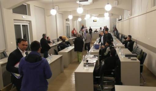 &Chi;&omega;&rho;&omicron;&tau;&alpha;&xi;&iota;&kappa;ό &Alpha;&Pi;&Epsilon; &kappa;&alpha;&iota; &Pi;ά&rho;&nu;&omega;&nu;&alpha;&sigmaf;&ndash;&Mu;&alpha;&lambda;έ&alpha;&sigmaf; &sigma;&tau;&omicron; &tau;&rho;&alpha;&pi;έ&zeta;&iota; &tau;&omicron;&upsilon; &Pi;&epsilon;&rho;&iota;&phi;&epsilon;&rho;&epsilon;&iota;&alpha;&kappa;&omicron;ύ &Sigma;&upsilon;&mu;&beta;&omicron;&upsilon;&lambda;ί&omicron;&upsilon;