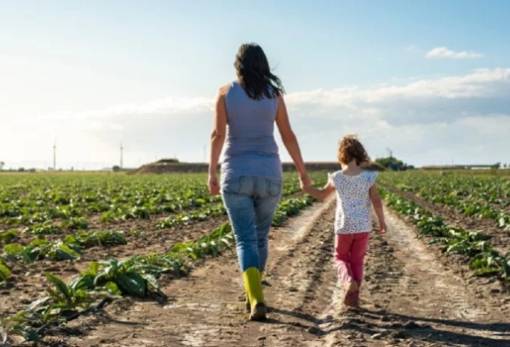 Νέο επίδομα για αγρότισσες μητέρες
