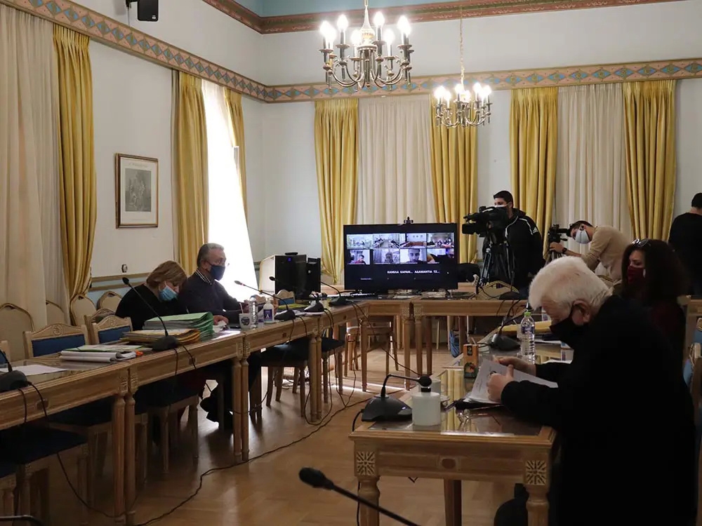 &laquo;&Pi;&upsilon;&rho;ά&raquo; &mu;&epsilon;&tau;ά&hellip; &pi;&alpha;&lambda;&alpha;&iota;ώ&nu; &upsilon;&pi;&omicron;&delta;&eta;&mu;ά&tau;&omega;&nu;