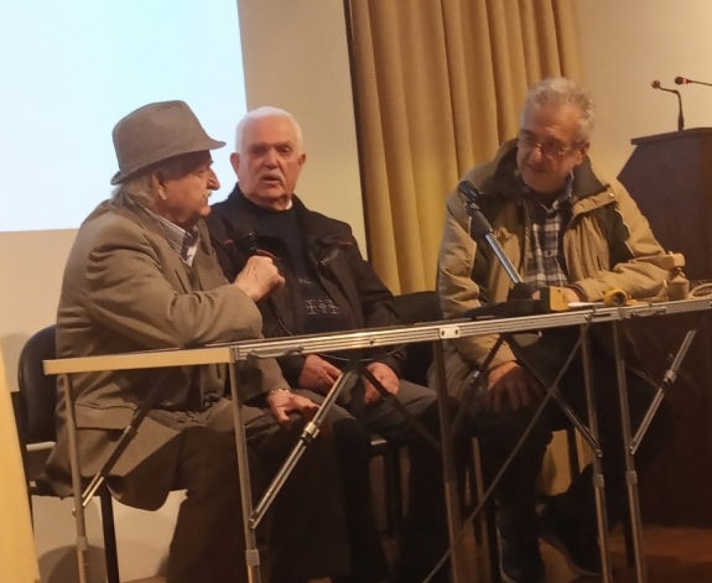 &Omicron;&iota; &pi;&epsilon;&tau;&rho;&omicron;&mu;ά&sigma;&tau;&omicron;&rho;&epsilon;&sigmaf; &laquo;&zeta;&omega;&nu;&tau;ά&nu;&epsilon;&psi;&alpha;&nu;&raquo; &sigma;&tau;&eta; &Sigma;&pi;ά&rho;&tau;&eta; &mu;έ&sigma;&alpha; &alpha;&pi;ό &tau;&omicron; &beta;&iota;&beta;&lambda;ί&omicron; &tau;&omicron;&upsilon; &Gamma;&iota;ά&nu;&nu;&eta; &Kappa;&alpha;&pi;&epsilon;&tau;&alpha;&nu;ά&kappa;&eta;