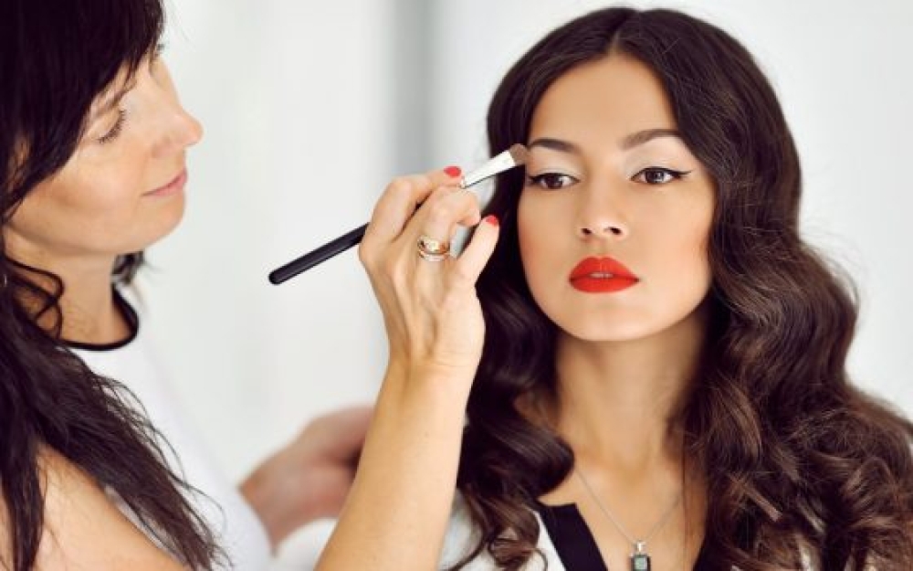 &Tau;&omicron; &lambda;ά&theta;&omicron;&sigmaf; &pi;&omicron;&upsilon; &kappa;ά&nu;&epsilon;&iota;&sigmaf; &sigma;&tau;&omicron; &kappa;&alpha;&lambda;&omicron;&kappa;&alpha;&iota;&rho;&iota;&nu;ό &mu;&alpha;&kappa;&iota;&gamma;&iota;ά&zeta; &sigma;&omicron;&upsilon; &kappa;&alpha;&iota; &delta;&epsilon;&nu; &mu;έ&nu;&epsilon;&iota; &sigma;&tau;&alpha;&theta;&epsilon;&rho;ό