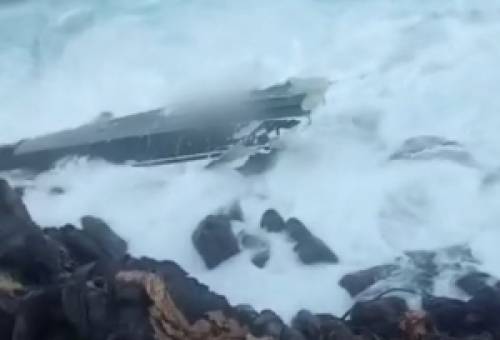 Αρχίζει η περισυλλογή των συντριμμιών της βυθισμένης θαλαμηγού στην Ελαφόνησο