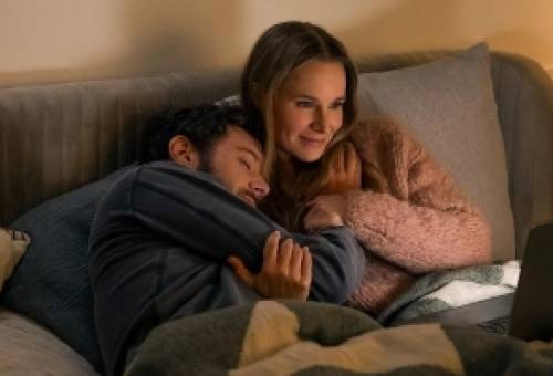 Γιατί όλο και περισσότερες γυναίκες αποφεύγουν να δημοσιεύουν τον σύντροφό τους στα social media;