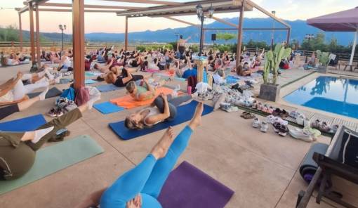 Sunset Pilates &kappa;&alpha;&iota; &kappa;ά&tau;&iota; &pi;&epsilon;&rho;&iota;&sigma;&sigma;ό&tau;&epsilon;&rho;&omicron;: Bioenergia &kappa;&alpha;&iota; Anasa Studio &epsilon;&mu;&pi;&nu;έ&omicron;&upsilon;&nu; έ&nu;&alpha;&nu; &kappa;&alpha;&lambda;ύ&tau;&epsilon;&rho;&omicron; &tau;&rho;ό&pi;&omicron; &zeta;&omega;ή&sigmaf;