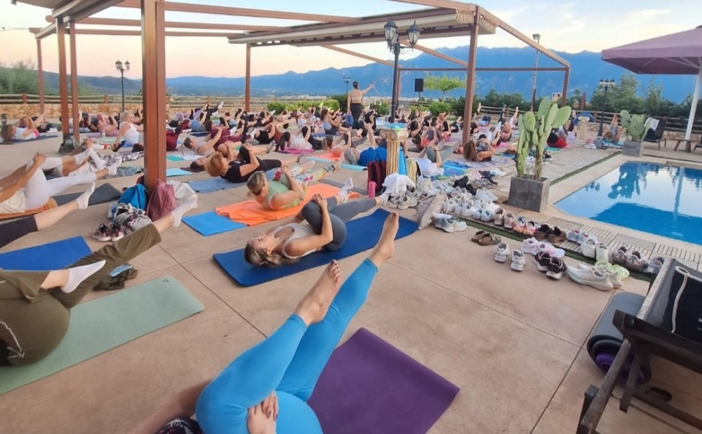 Sunset Pilates &kappa;&alpha;&iota; &kappa;ά&tau;&iota; &pi;&epsilon;&rho;&iota;&sigma;&sigma;ό&tau;&epsilon;&rho;&omicron;: Bioenergia &kappa;&alpha;&iota; Anasa Studio &epsilon;&mu;&pi;&nu;έ&omicron;&upsilon;&nu; έ&nu;&alpha;&nu; &kappa;&alpha;&lambda;ύ&tau;&epsilon;&rho;&omicron; &tau;&rho;ό&pi;&omicron; &zeta;&omega;ή&sigmaf;