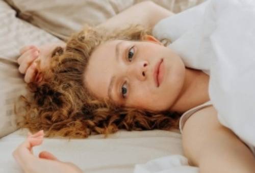 Αϋπνία: 6 λόγοι που μπορεί  να δυσκολεύεσαι να κοιμηθείς