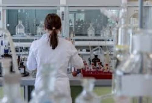 Πρόστιμα και εισαγωγές για ελλείψεις φαρμάκων