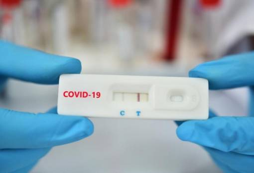 Δεν είναι όλα Covid-19: Τι συμβαίνει με όσους έχουν υψηλό πυρετό και βήχα, αλλά αρνητικά rapid test