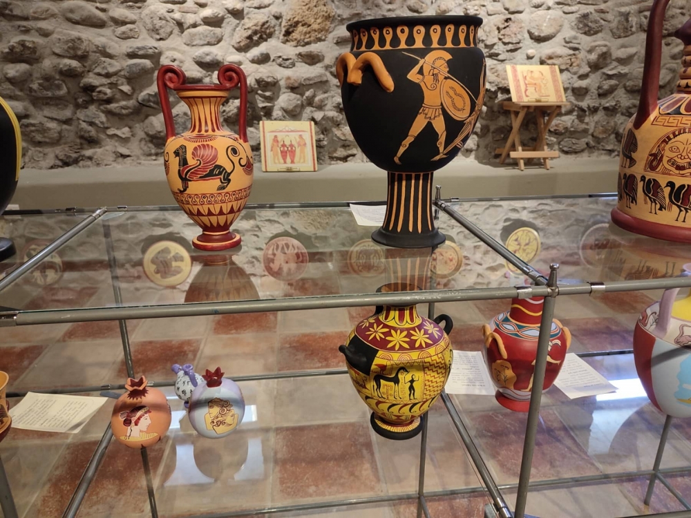 Ά&rho;&omega;&mu;&alpha; &Alpha;&rho;&chi;&alpha;ί&alpha;&sigmaf; &Epsilon;&lambda;&lambda;ά&delta;&alpha;&sigmaf;: &Eta; έ&kappa;&theta;&epsilon;&sigma;&eta; &kappa;&epsilon;&rho;&alpha;&mu;&iota;&kappa;ώ&nu; &tau;&eta;&sigmaf; &Mu;&alpha;&rho;ί&alpha;&sigmaf; &Eta;&lambda;&iota;&omicron;&pi;&omicron;ύ&lambda;&omicron;&upsilon;