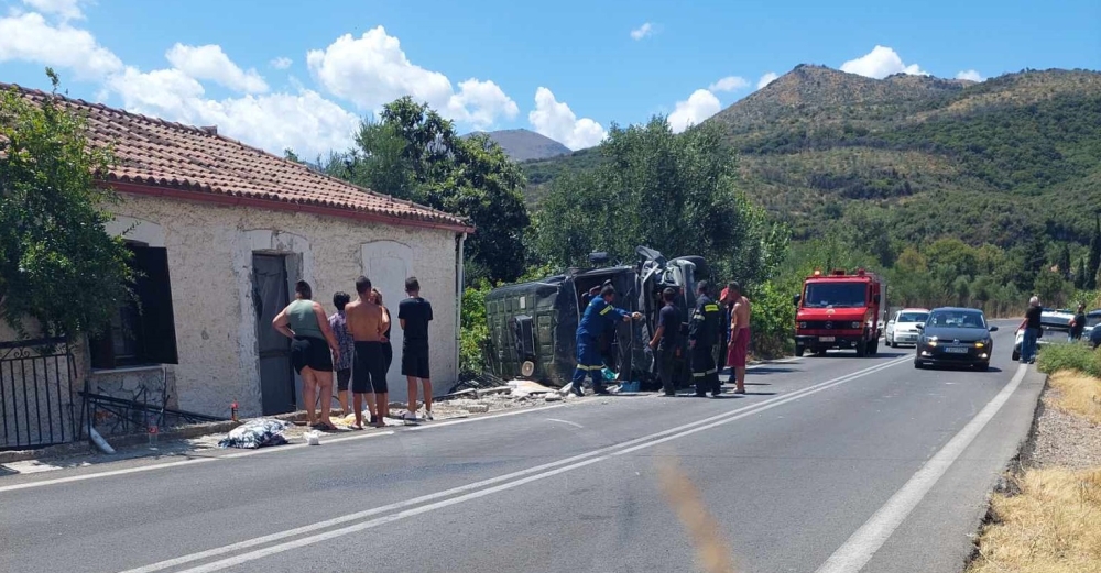 Ατύχημα με ανατροπή οχήματος στην ΕπΟ Γυθείου-Αρεόπολης (ΦΩΤΟ)