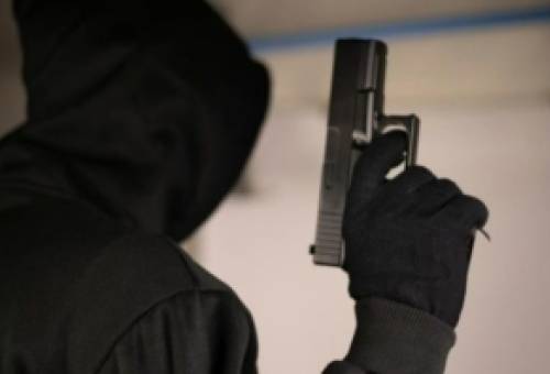 Ένοπλη εισβολή και ληστεία σε μίνι μάρκετ στο Γύθειο