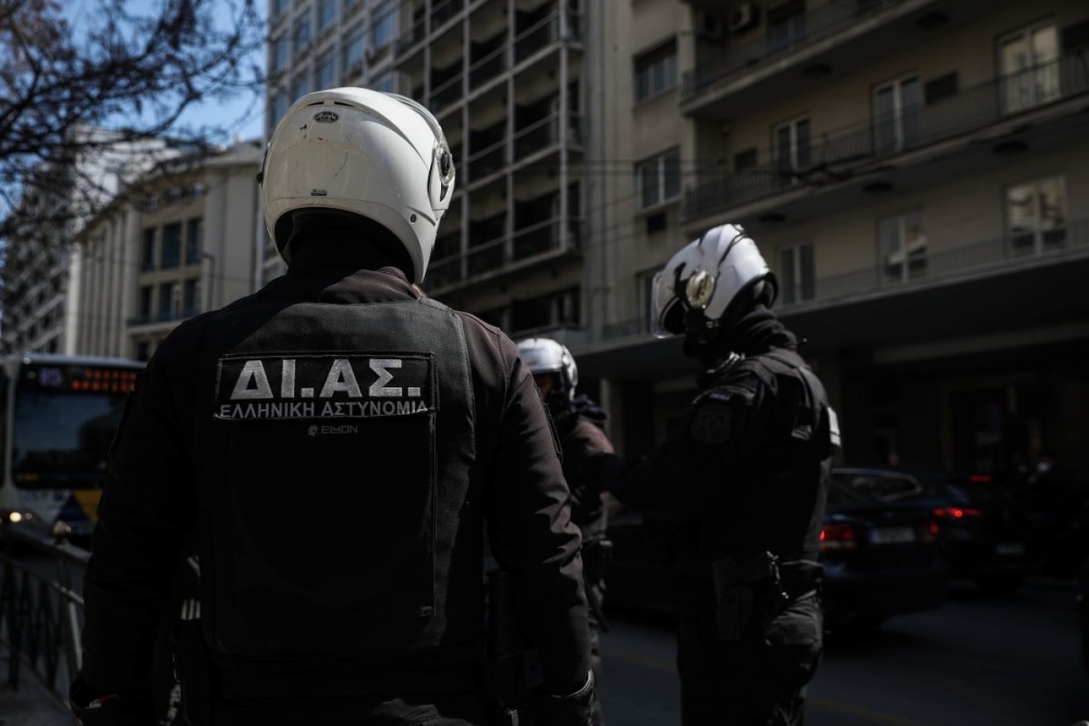 &Tau;&eta;&nu; &tau;&sigma;ά&kappa;&omega;&sigma;&alpha;&nu; &mu;&epsilon; &kappa;ά&nu;&nu;&alpha;&beta;&eta;