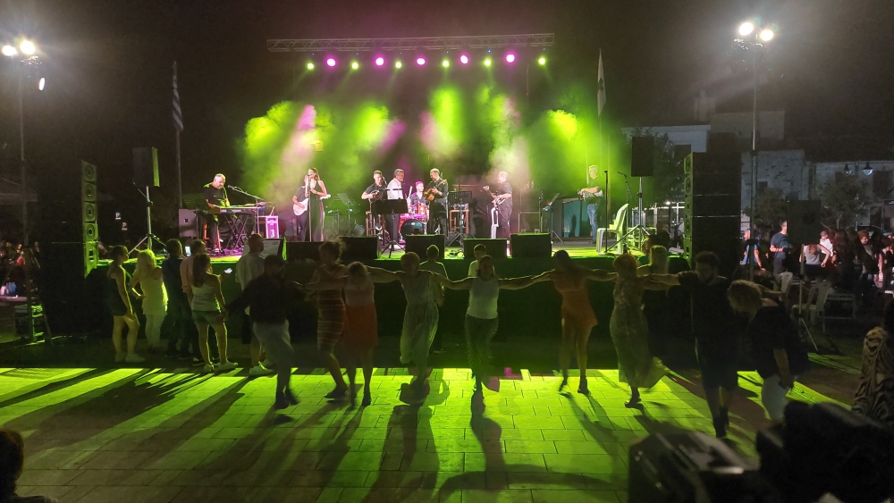 &Omicron; &Gamma;&iota;ώ&rho;&gamma;&omicron;&sigmaf; &Mu;&alpha;&rho;&gamma;&alpha;&rho;ί&tau;&eta;&sigmaf; &xi;&epsilon;&sigma;ή&kappa;&omega;&sigma;&epsilon; &tau;&eta;&nu; &Alpha;&rho;&epsilon;ό&pi;&omicron;&lambda;&eta;